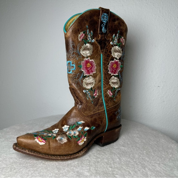 MACIE BEAN WOMEN'S ROSE GARDEN WESTERN BOOTS -
SNIP TOE - Picture 2 of 15